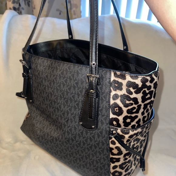 Michael Kors Bag black with animal print - Picture 4 of 4